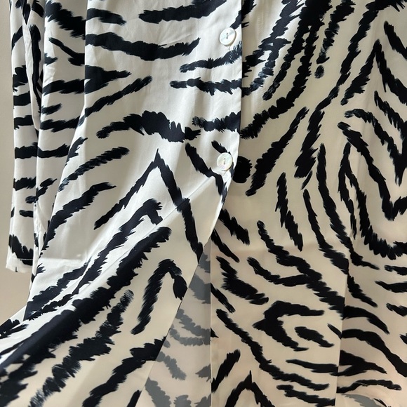 NWT Wrap Up by VP Poly Silk zebra button down oversized sleep shirt/dress. S - Picture 3 of 12